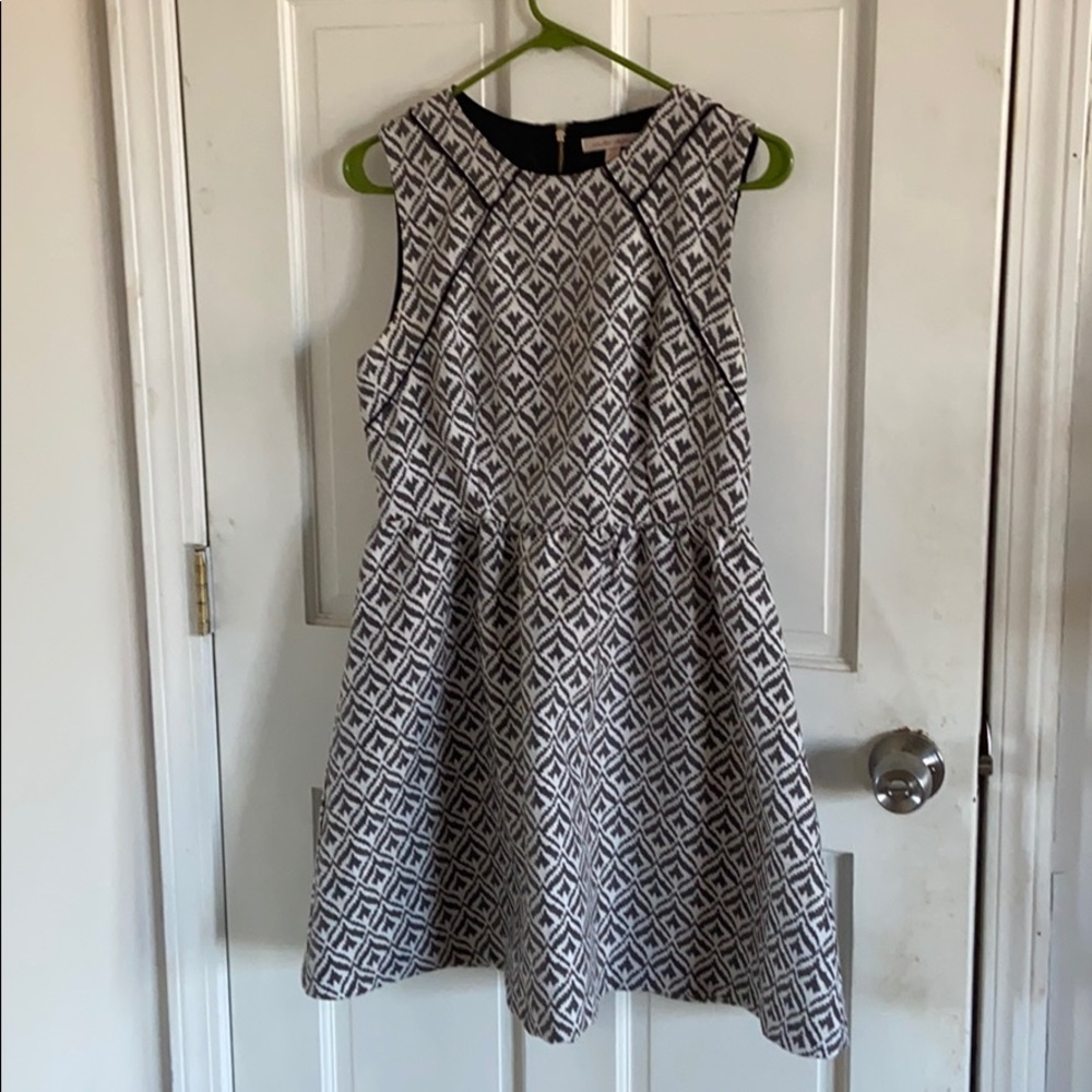 Printed white and grey dress